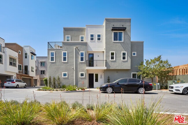 Building Photo - 525 Daniel Freeman Cir