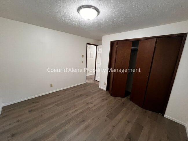 Building Photo - 1120 N 6th St