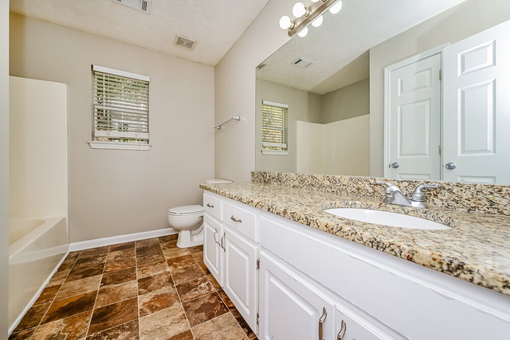 Building Photo - 725 Grove Pointe Cir