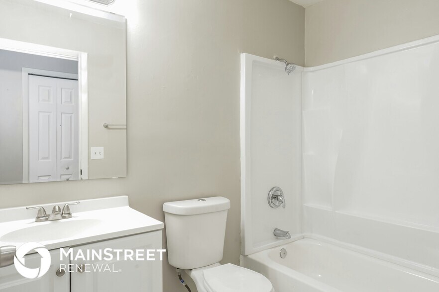 Building Photo - 1010 N Lavon Ave