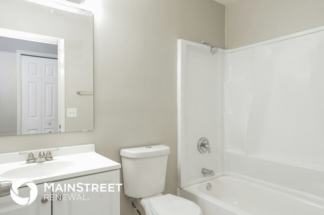 Building Photo - 1010 N Lavon Ave