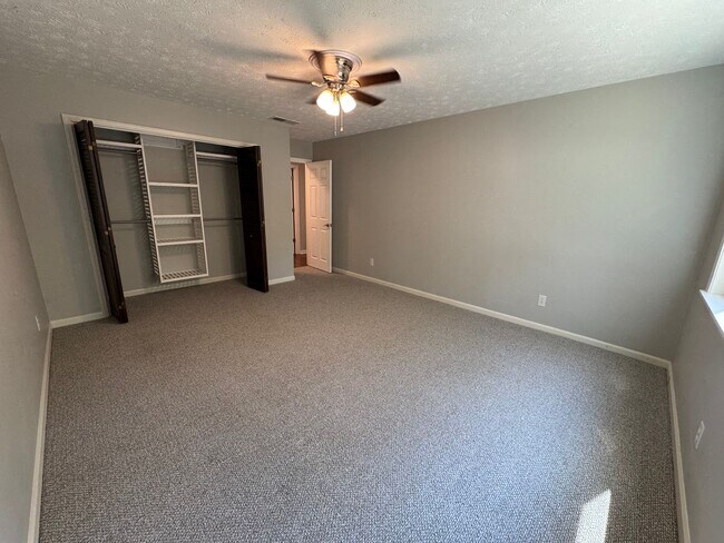 Building Photo - Spacious 3/2.5 House in Twickenham Estates...