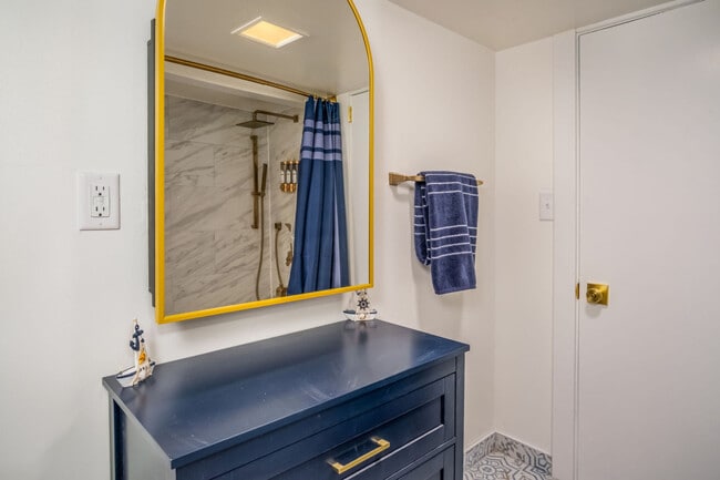 Building Photo - 184 Grand Ave