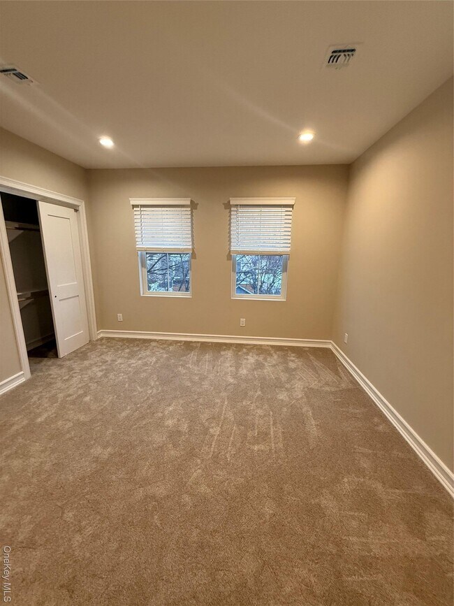 Building Photo - 122 Greenwich Ave