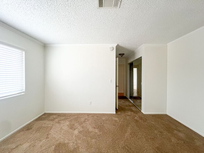 Building Photo - Homey 2 Bedroom 2 Bathroom Near Base