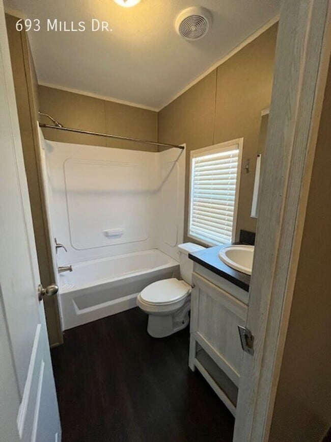 Building Photo - 693 W Mills Dr