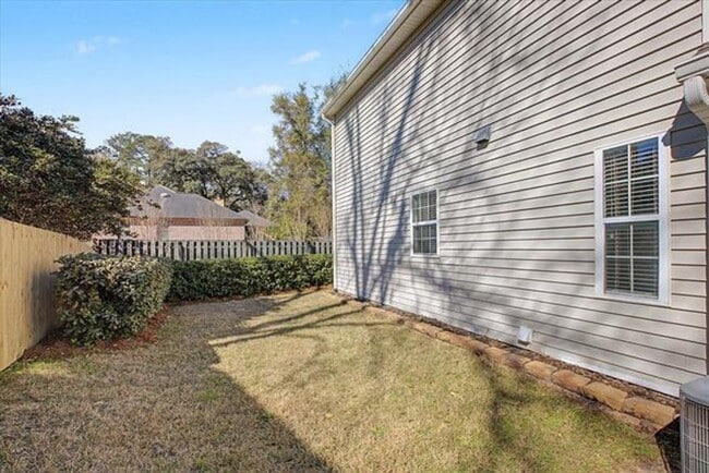 Building Photo - 2 Story Garden Killearn Home