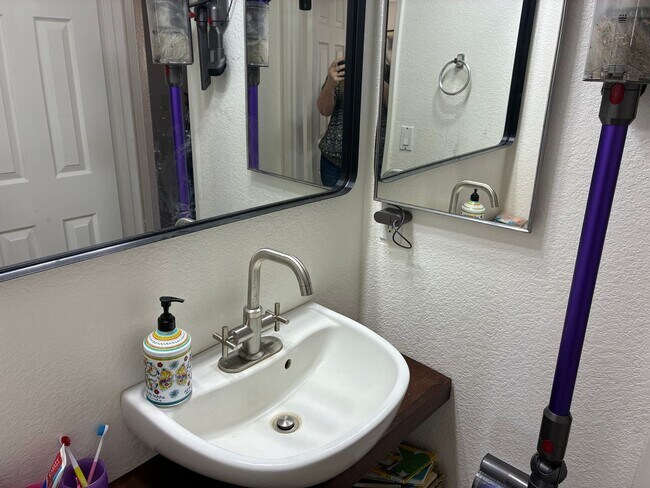 Building Photo - 4 Bedroom 2 bathroom home in Mace Ranch Davis