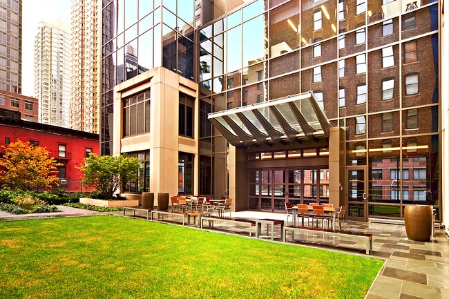 Building Photo - 735 6th Ave