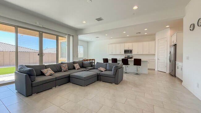 Building Photo - 2041 W Sierra Sunset Trail