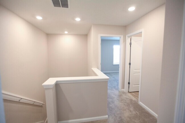 Building Photo - 57 Mustard Hl Ct