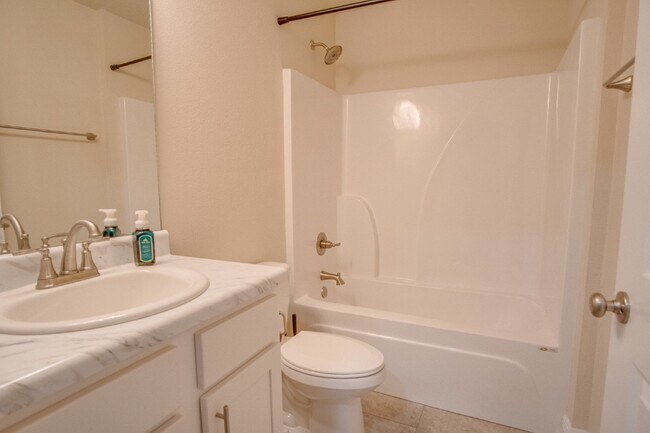 Building Photo - Beautiful 3-Bedroom, 2-Bath with 1-Car Garage, Open Floor Plan, Stainless Steel Appliances, and F...