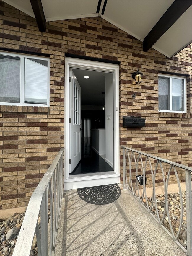 Building Photo - 8 Central Dr