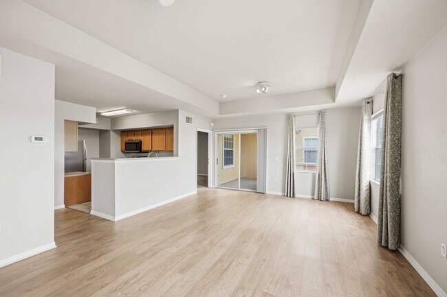 Building Photo - 2/2 condo with beautiful water views available now for an annual lease
