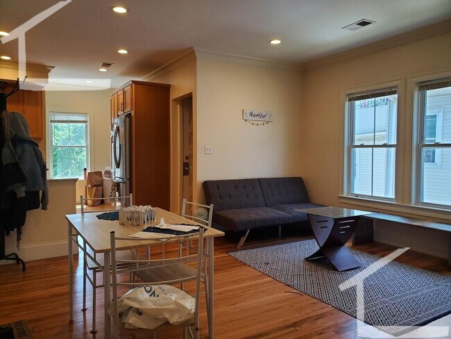 Building Photo - Gorgeous 4 Bed Next to Murray Field Available 9/1/2026
