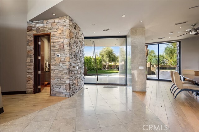 Building Photo - 68 Royal St Georges Way