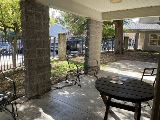 Building Photo - Pine Point Apartments