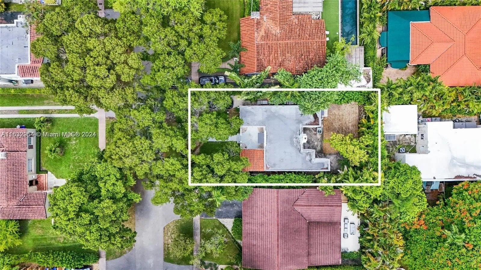 Building Photo - 633 Alcazar Ave