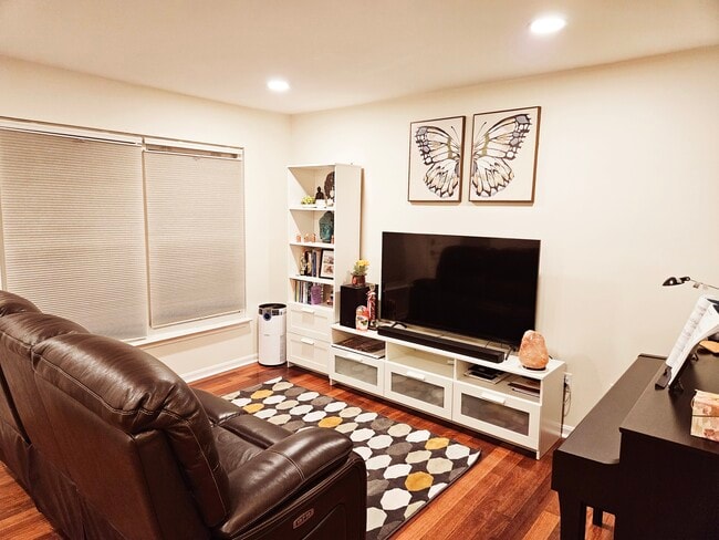 Building Photo - 12024 Country Mill Dr