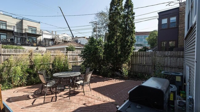 Building Photo - 1148 W Addison St