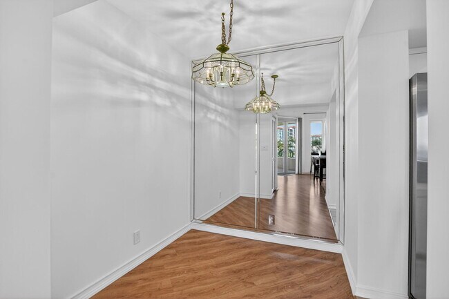 Building Photo - 120 SE 5th Ave