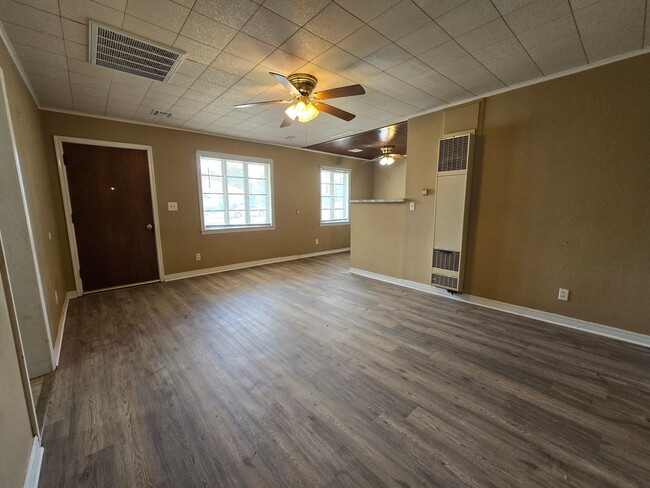 Building Photo - Cute 2 bedroom home near OBU