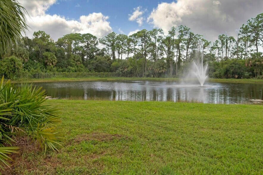 Building Photo - 5701 Bentgrass Dr