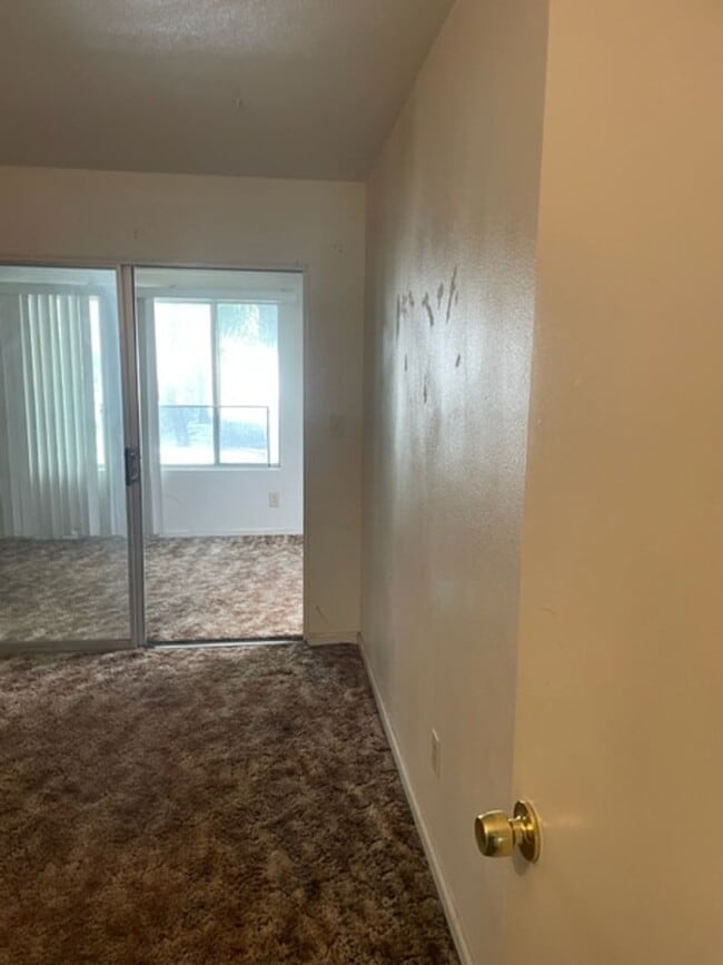 Building Photo - 2 BEDROOM 2 BATH (55+COMMUNITY)