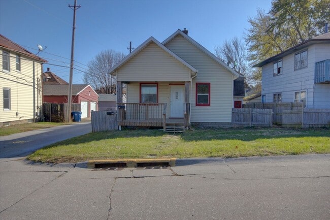 Building Photo - 123 3rd St