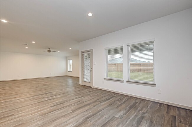 Building Photo - 3418 Lake Landing Ln