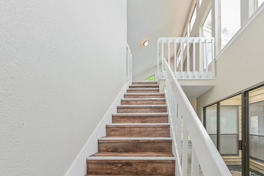 Building Photo - 7659 Athlone Dr