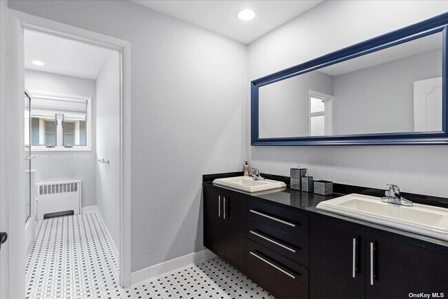 Building Photo - 131 Bayside Dr