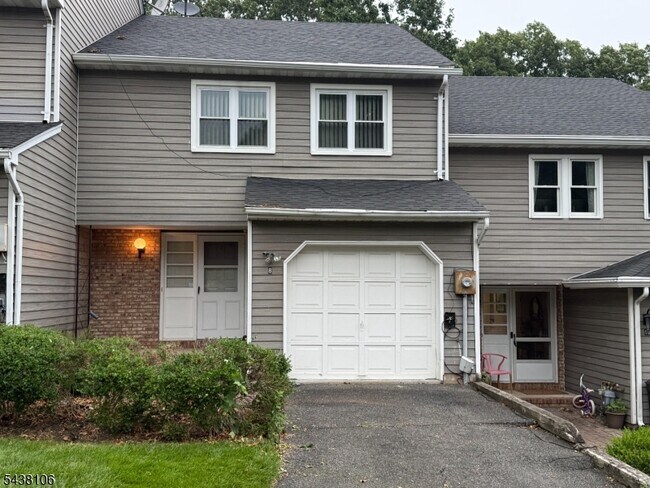 Building Photo - 8 Stockton Ct