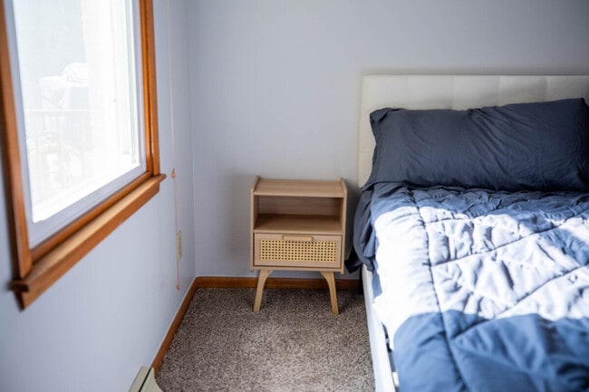 Building Photo - 202 NW Sharmin Dr