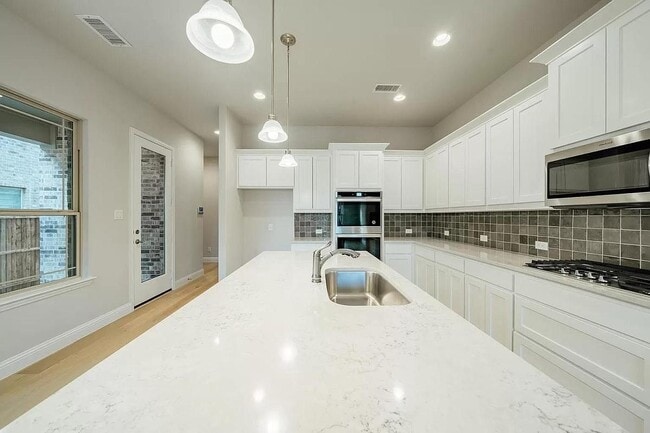 Building Photo - 7613 Regal Ln