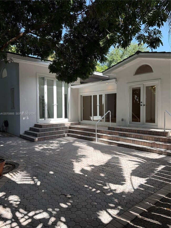 Building Photo - 3865 Poinciana Ave