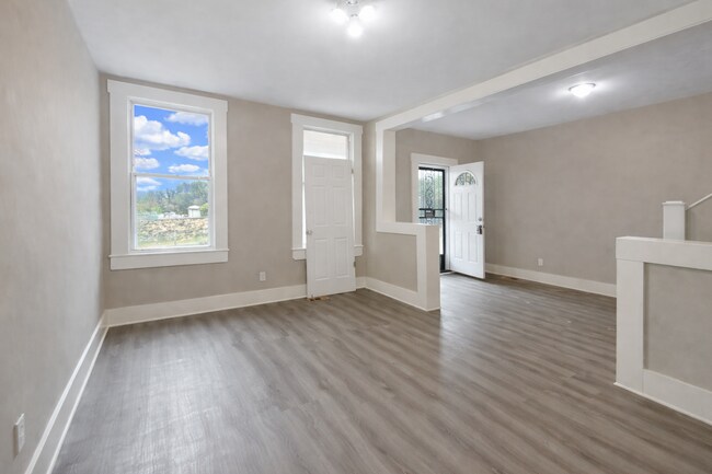 Building Photo - 2113 Belair Rd