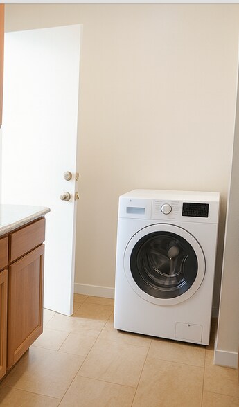 washer-Dryer hookup - 7458 Lockwood St