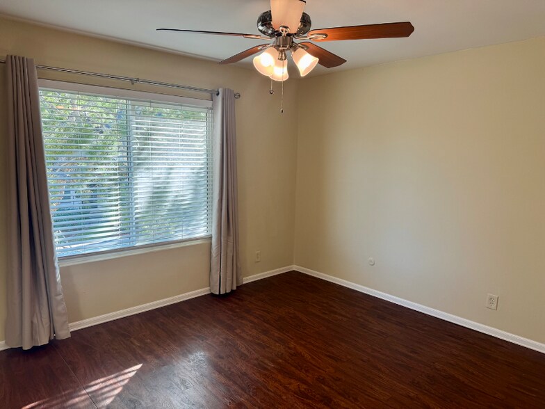 Building Photo - 2985 Mendoza Dr