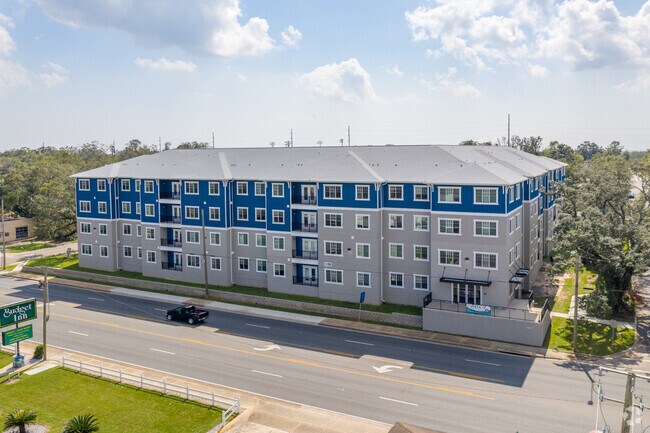 Building Photo - Vista 17 at Cervantes