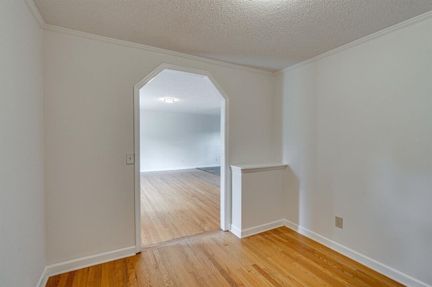 Building Photo - 4363 Montview Dr