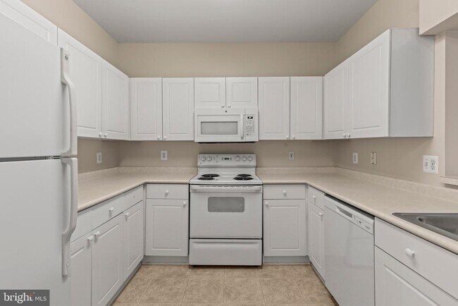 Building Photo - 4551 Strutfield Ln