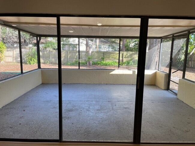 Building Photo - 5010 Pennsbury Dr