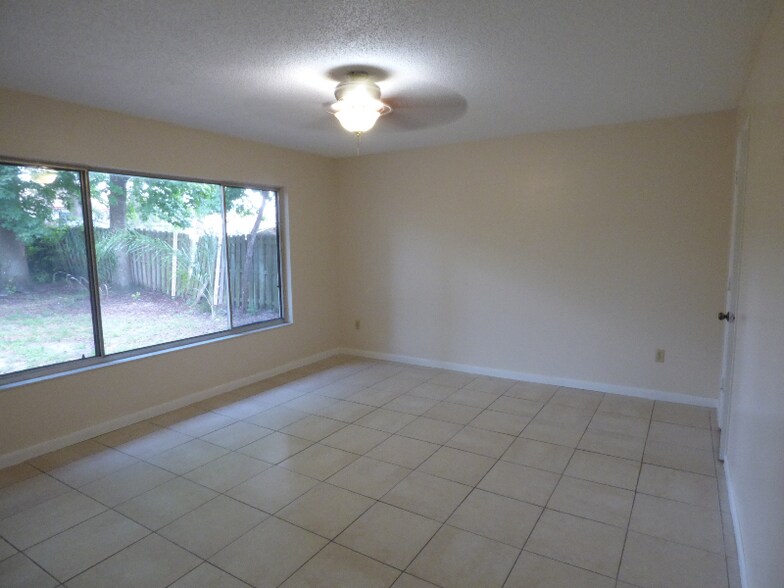 Building Photo - 795 Sweetbrier Dr