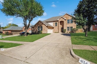Building Photo - 5 Bedroom, 2.5 baths 2 story home in Wylie, TX