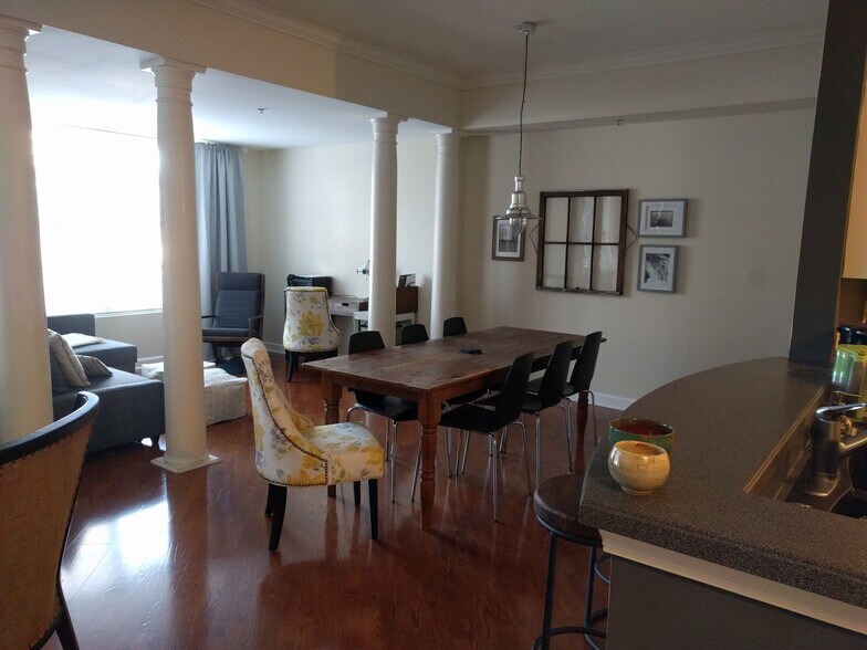 Building Photo - 1101 Juniper St NE