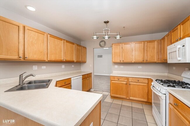 Building Photo - 7424 Lincoln Ave