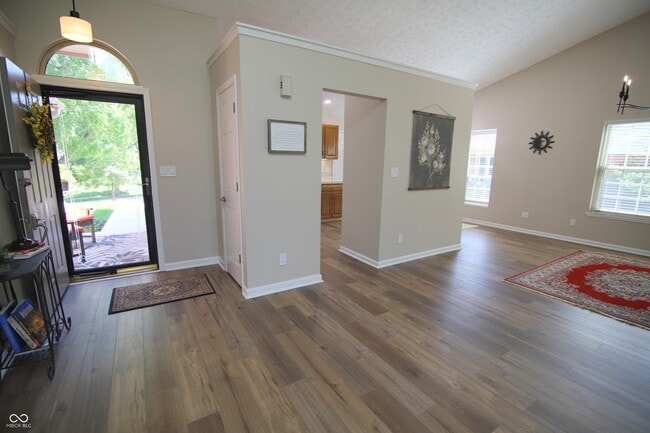 Building Photo - 730 High Dr
