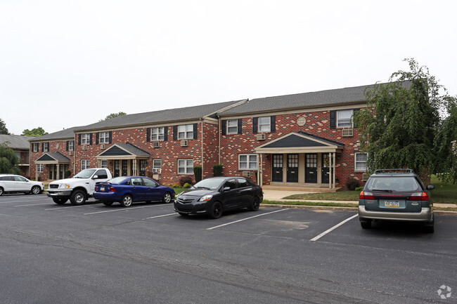 Building Photo - Concord Court Apartments