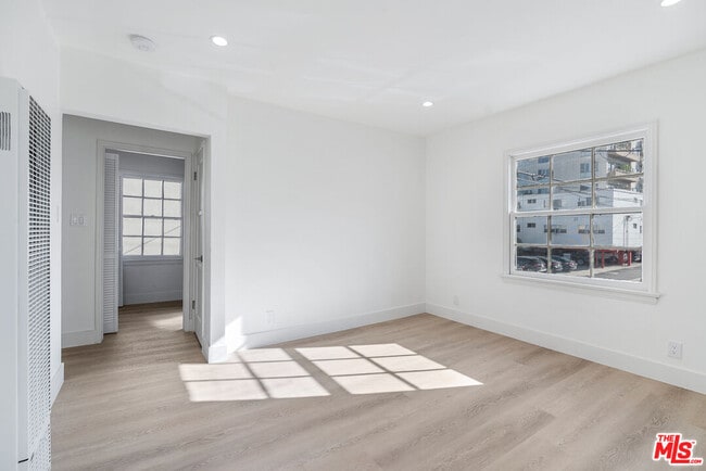 Building Photo - 9216 Alden Dr